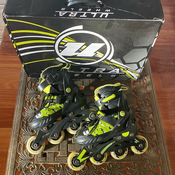 Roller Blades, In-Line Skates - Size 1-4 adjustable - Picture 2 of 8